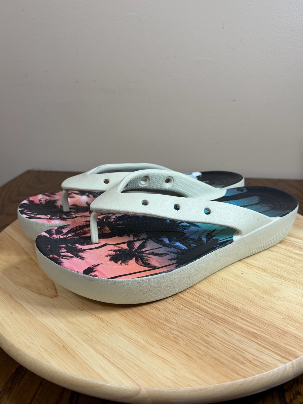 Crocs women’s Platform Retro Resort Platform sandals